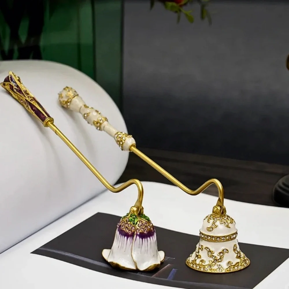 Velisse⢠Candle Snuffer